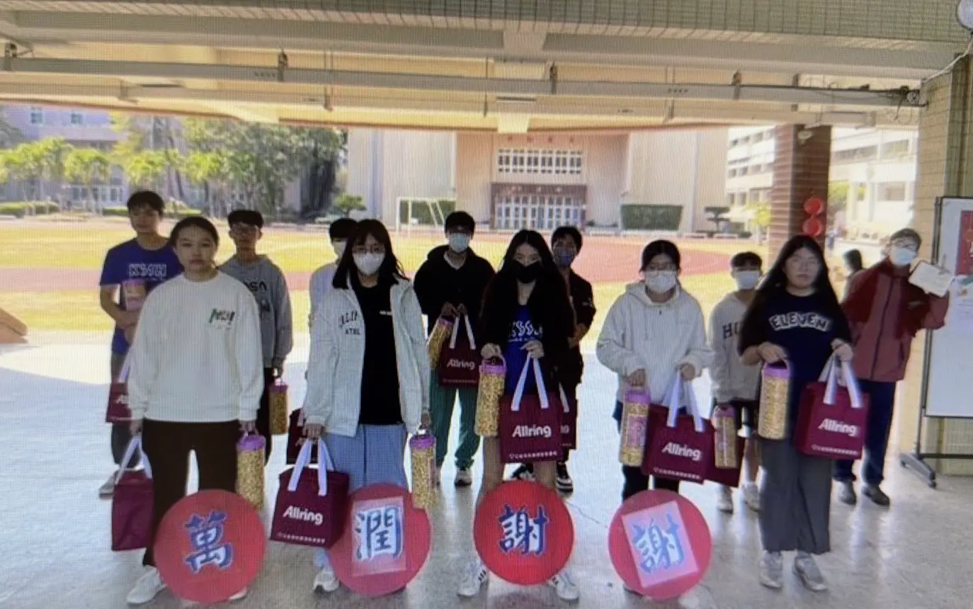 萬潤慈善基金認助年菜 支持植物人服務二次公益 轉贈弱勢兒童家庭過好年 萬潤慈善基金認助年菜 支持植物人服務二次公益 轉贈弱勢兒童家庭過好年
