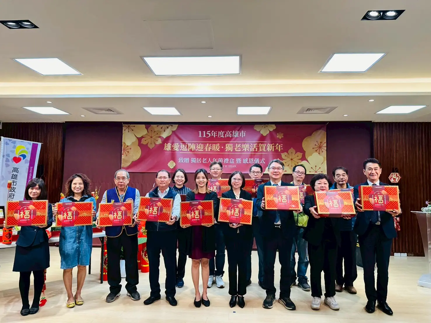 善心企業齊送暖 獨老安心過好年 善心企業齊送暖 獨老安心過好年