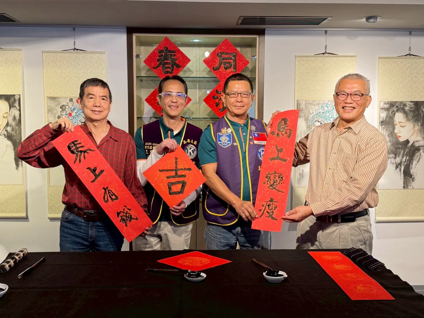 創世攜手高都同濟會送暖 捐助10萬元並以書法義賣 力挺「送禮到家」 創世攜手高都同濟會送暖 捐助10萬元並以書法義賣 力挺「送禮到家」