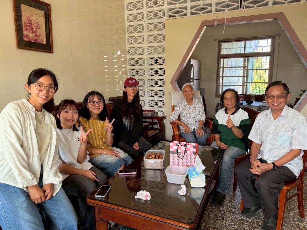 南藝大攜手果毅天主堂 跨世代田野行動找回一甲子「信仰生活日記」 南藝大攜手果毅天主堂 跨世代田野行動找回一甲子「信仰生活日記」