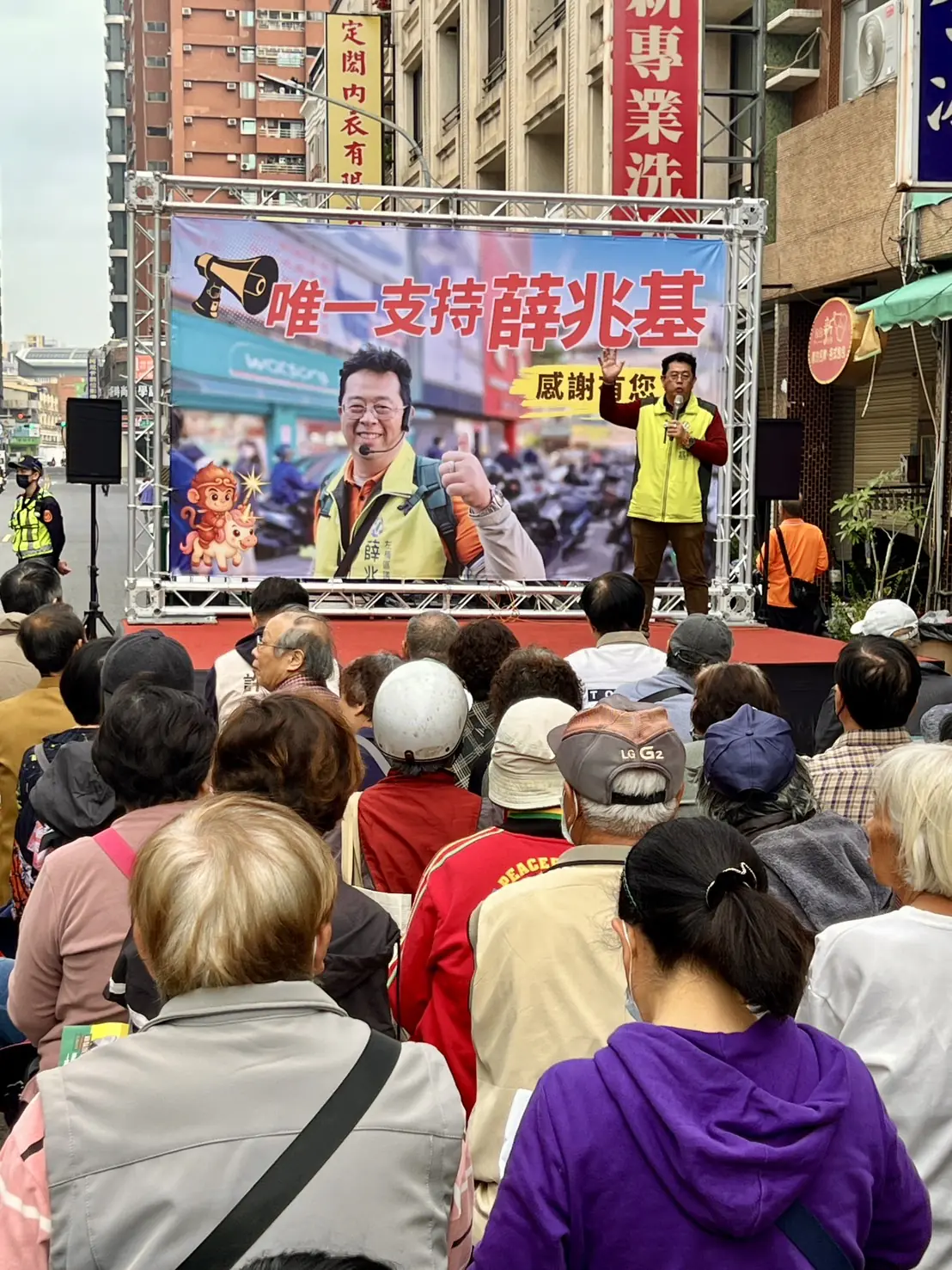 跨派系破冰:左楠區 薛兆基撕開藍綠界線,強勢突圍 跨派系破冰:左楠區 薛兆基撕開藍綠界線,強勢突圍