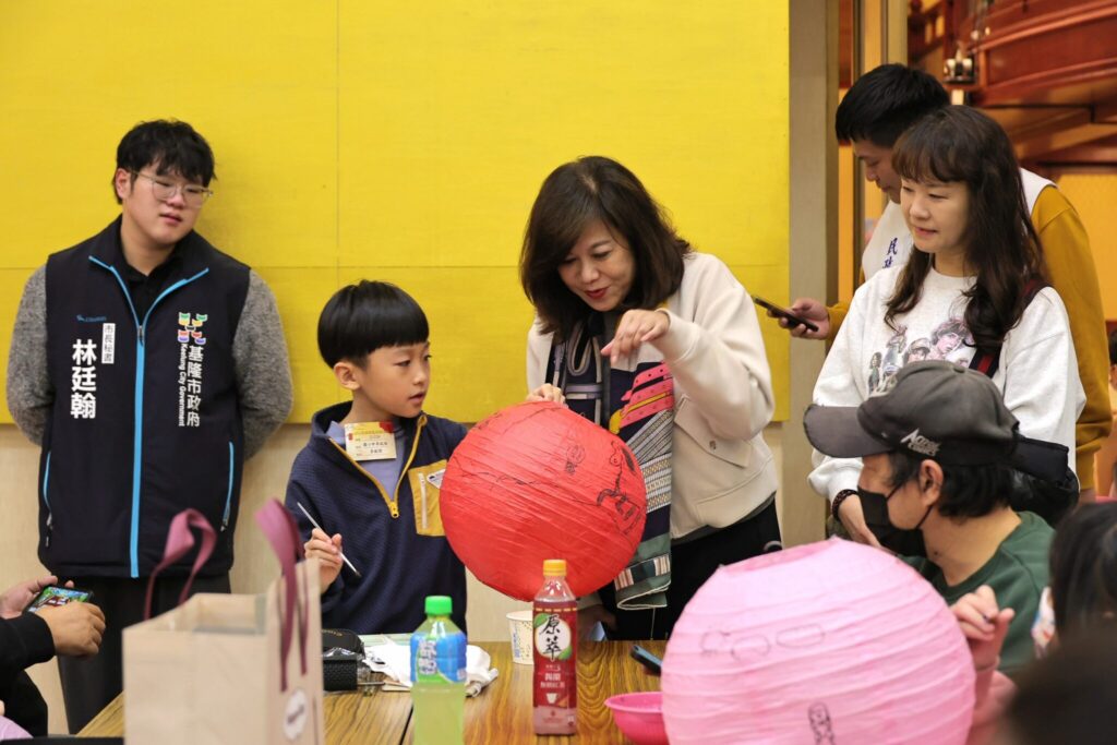 極樂寺元旦辦三好燈籠彩繪賽 邱佩琳賀新年祈願基隆和諧喜樂 極樂寺元旦辦三好燈籠彩繪賽 邱佩琳賀新年祈願基隆和諧喜樂