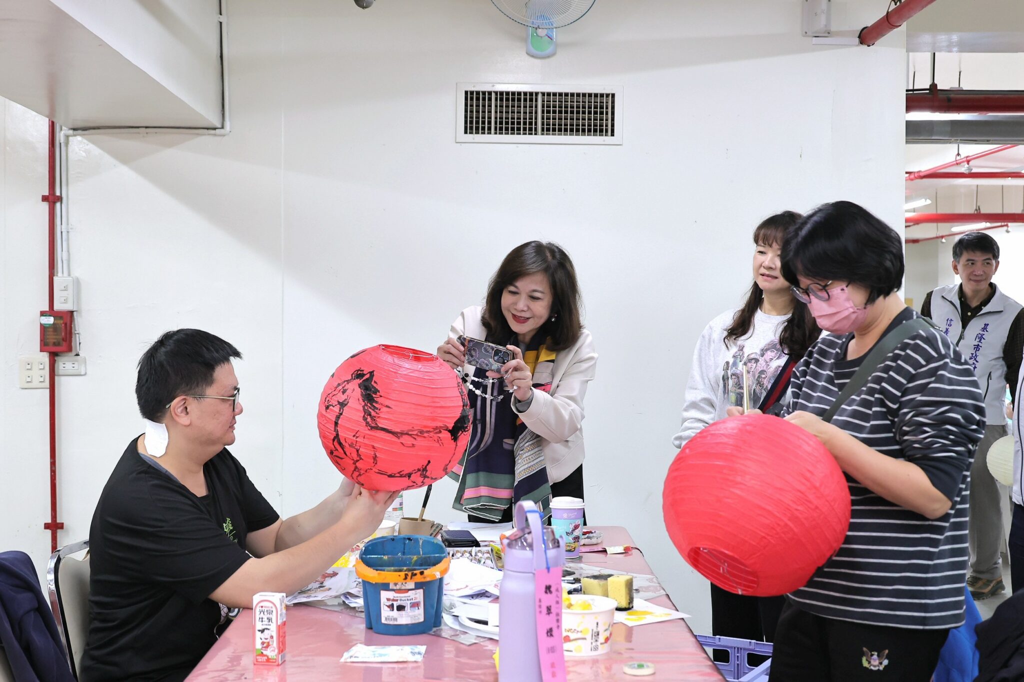 極樂寺元旦辦三好燈籠彩繪賽 邱佩琳賀新年祈願基隆和諧喜樂 極樂寺元旦辦三好燈籠彩繪賽 邱佩琳賀新年祈願基隆和諧喜樂