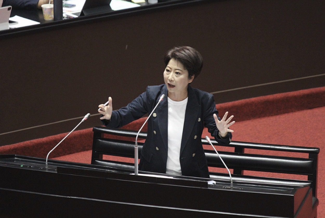 堂弟竊電罰款減半惹議 陳亭妃遭控動用幕僚關說台電 堂弟竊電罰款減半惹議 陳亭妃遭控動用幕僚關說台電