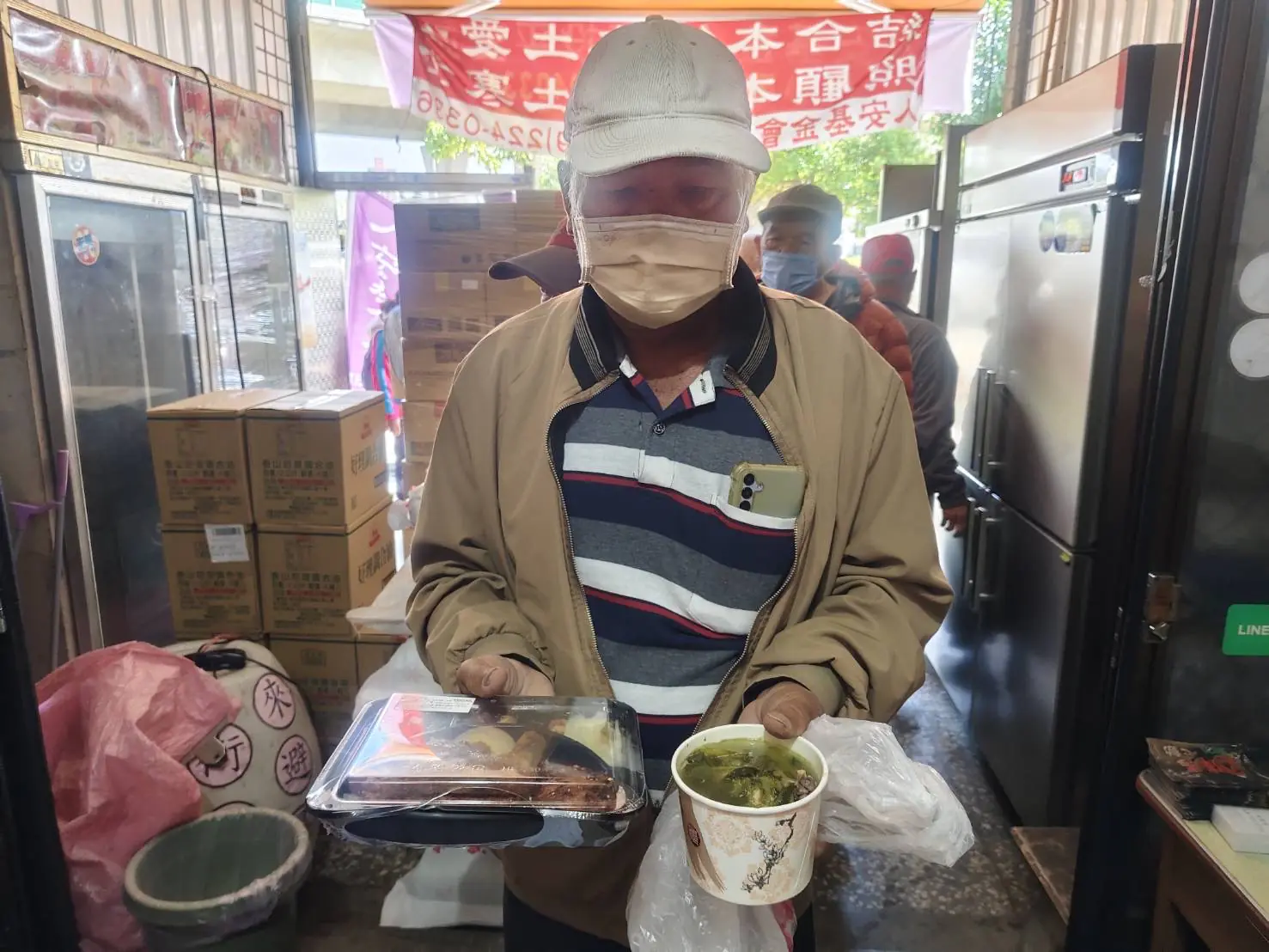 大寒「寒風無情 暖餐有愛」人安基金會南投平安站 溫暖寒士心 大寒「寒風無情 暖餐有愛」人安基金會南投平安站 溫暖寒士心