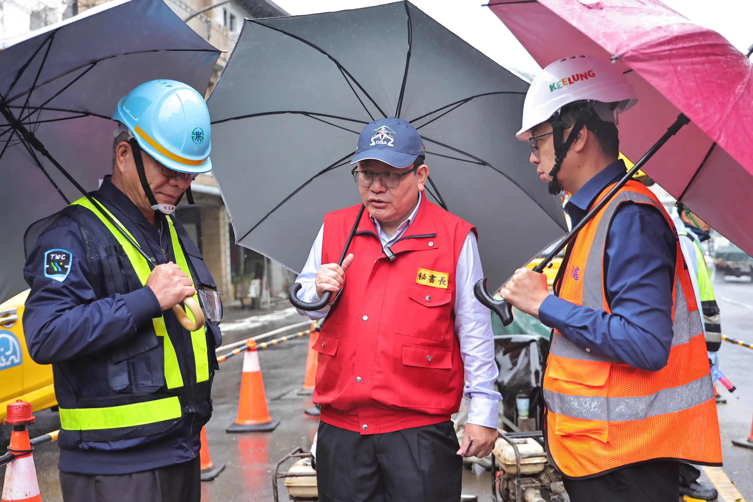 基隆八堵路停水搶修　方定安現場督導管線汰換　要求台水需檢討應變策略