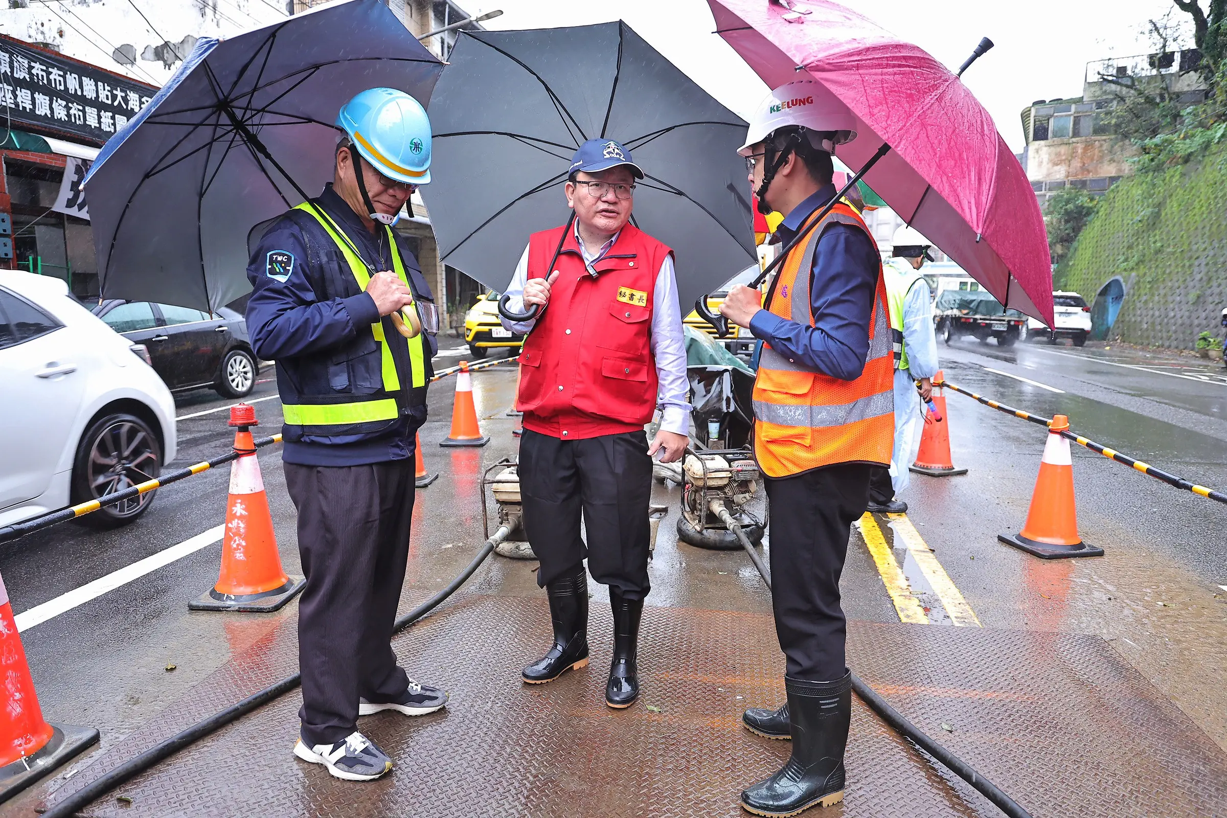 基隆八堵路停水搶修　方定安現場督導管線汰換　要求台水需檢討應變策略