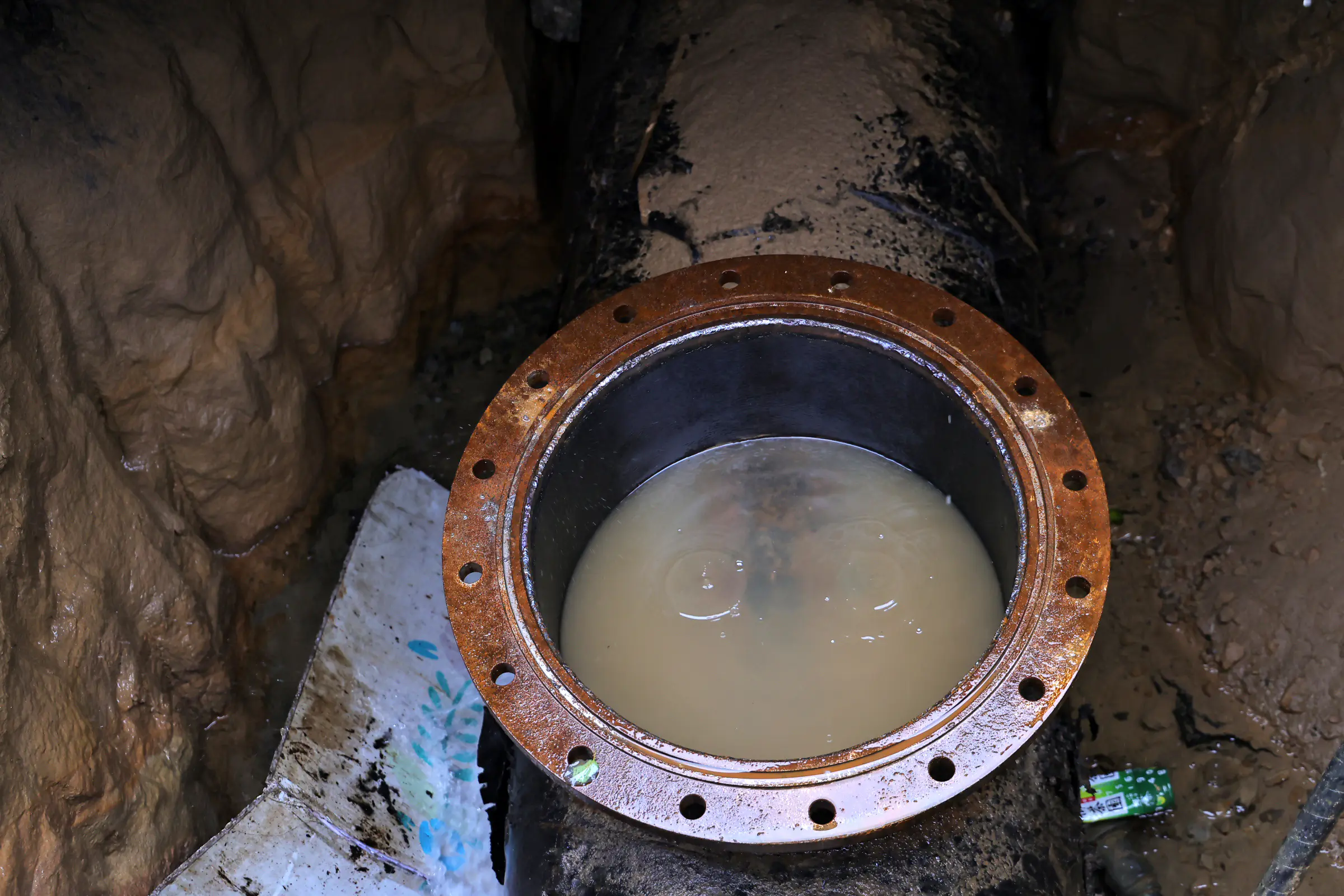 基隆八堵路停水搶修　方定安現場督導管線汰換　要求台水需檢討應變策略