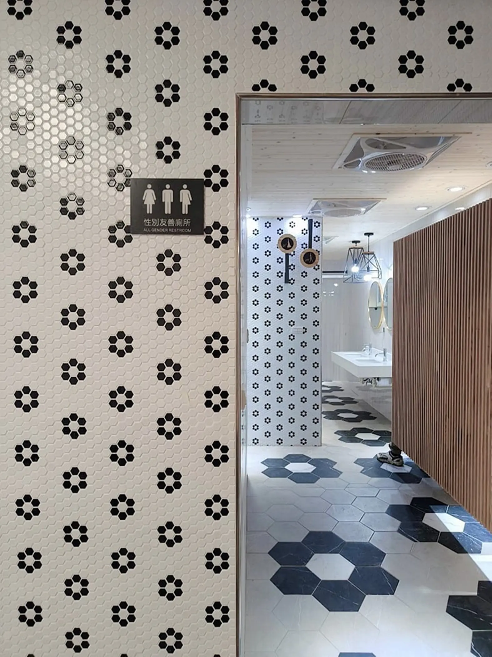 駛入就驚豔!嘉義西市場停車場變身城市美學入口 駛入就驚豔!嘉義西市場停車場變身城市美學入口