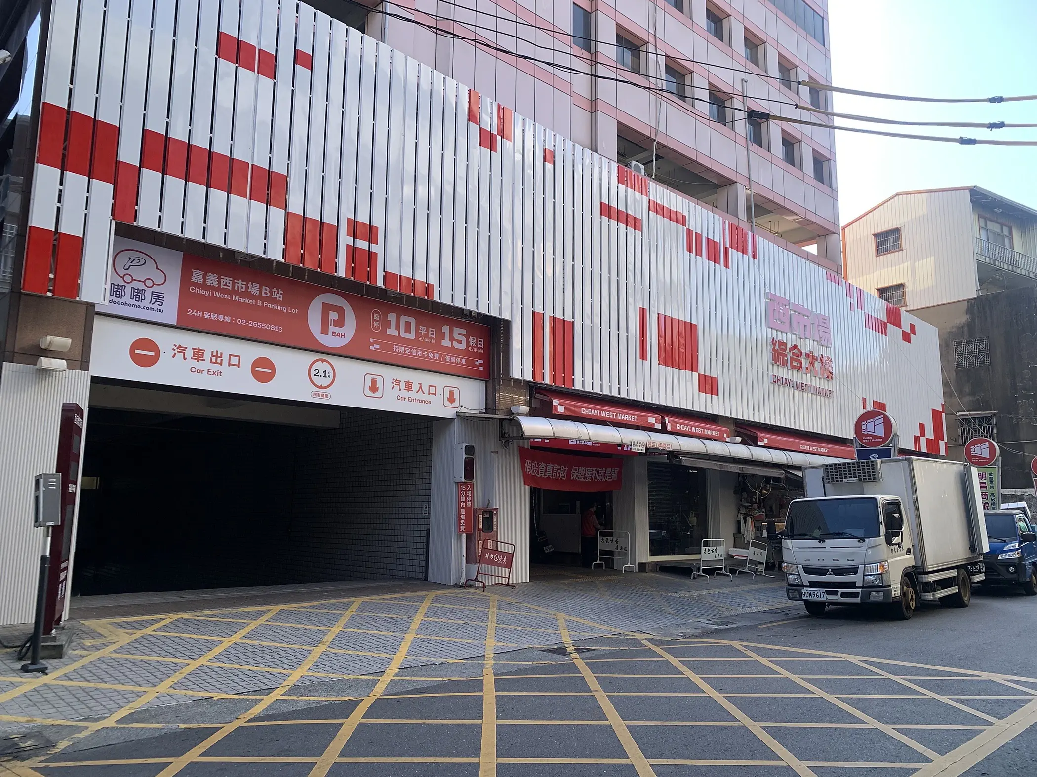 駛入就驚豔!嘉義西市場停車場變身城市美學入口 駛入就驚豔!嘉義西市場停車場變身城市美學入口