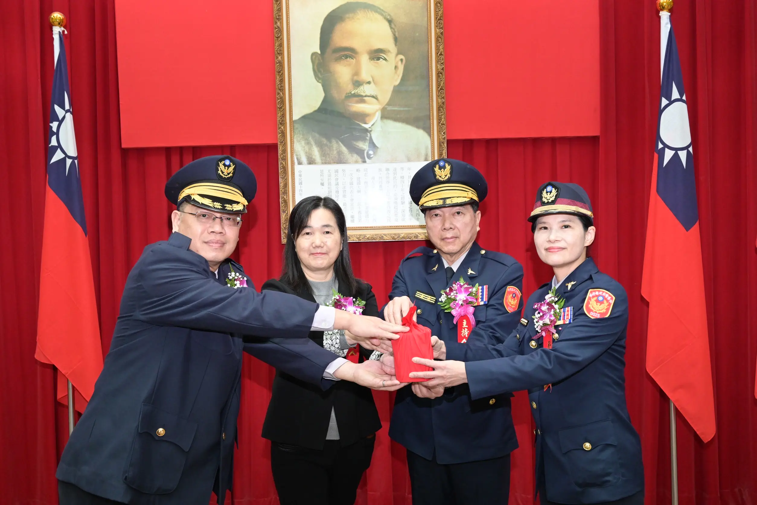 南投縣政府警察局南投、草屯、埔里、集集分局卸、新任分局長聯合交接典禮 南投縣政府警察局南投、草屯、埔里、集集分局卸、新任分局長聯合交接典禮