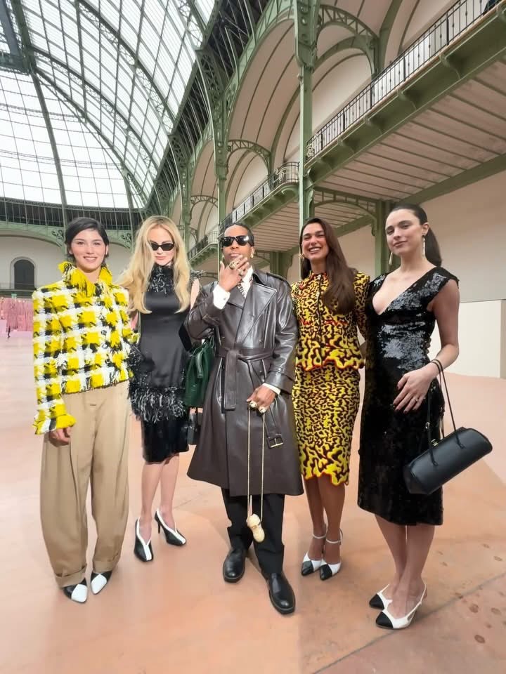 銀河下的呢喃:Matthieu Blazy 執掌 CHANEL 2026 春夏高訂大秀明星街拍 銀河下的呢喃:Matthieu Blazy 執掌 CHANEL 2026 春夏高訂大秀明星街拍