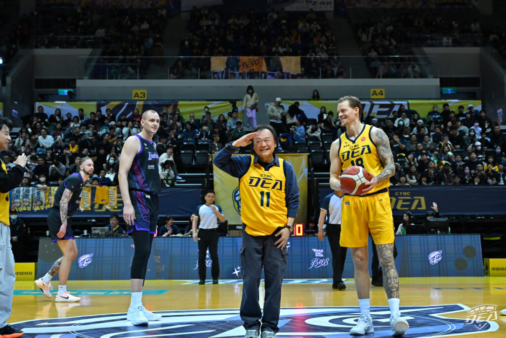 邀請魅力席捲全台的王世堅委員開球 中信特攻力拚2026年首戰勝利 16 SUN7535 1024x683 2