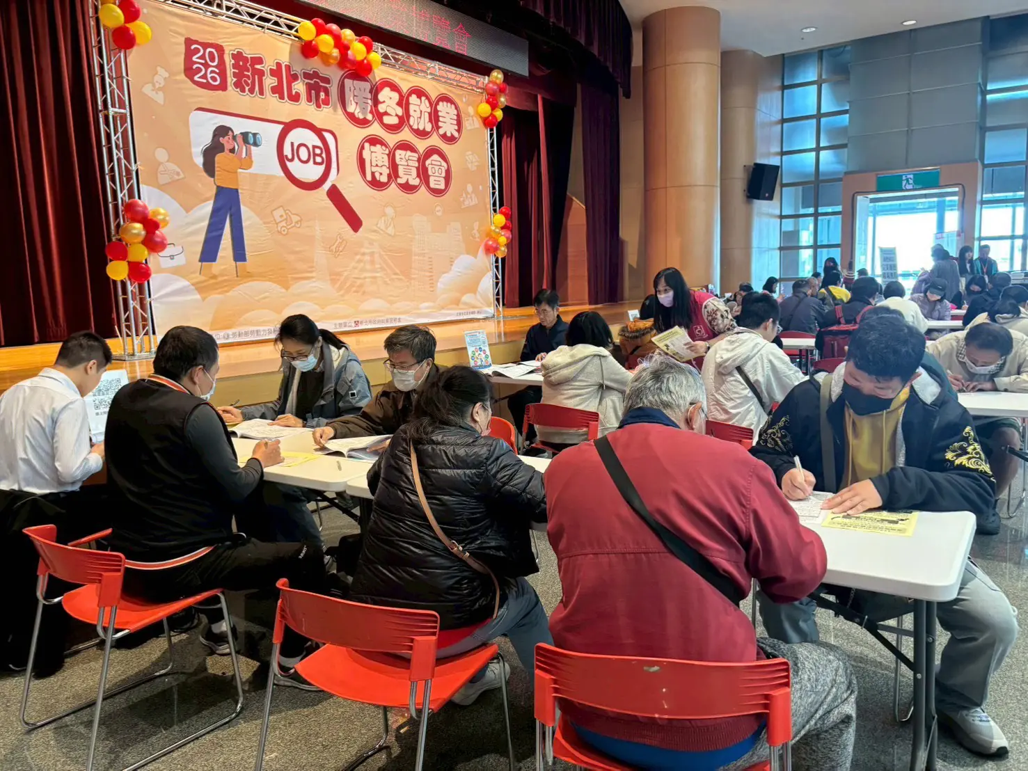 年前職場卡位湧人潮 新北暖冬就博會初媒合達53.3% 年前職場卡位湧人潮 新北暖冬就博會初媒合達53.3%