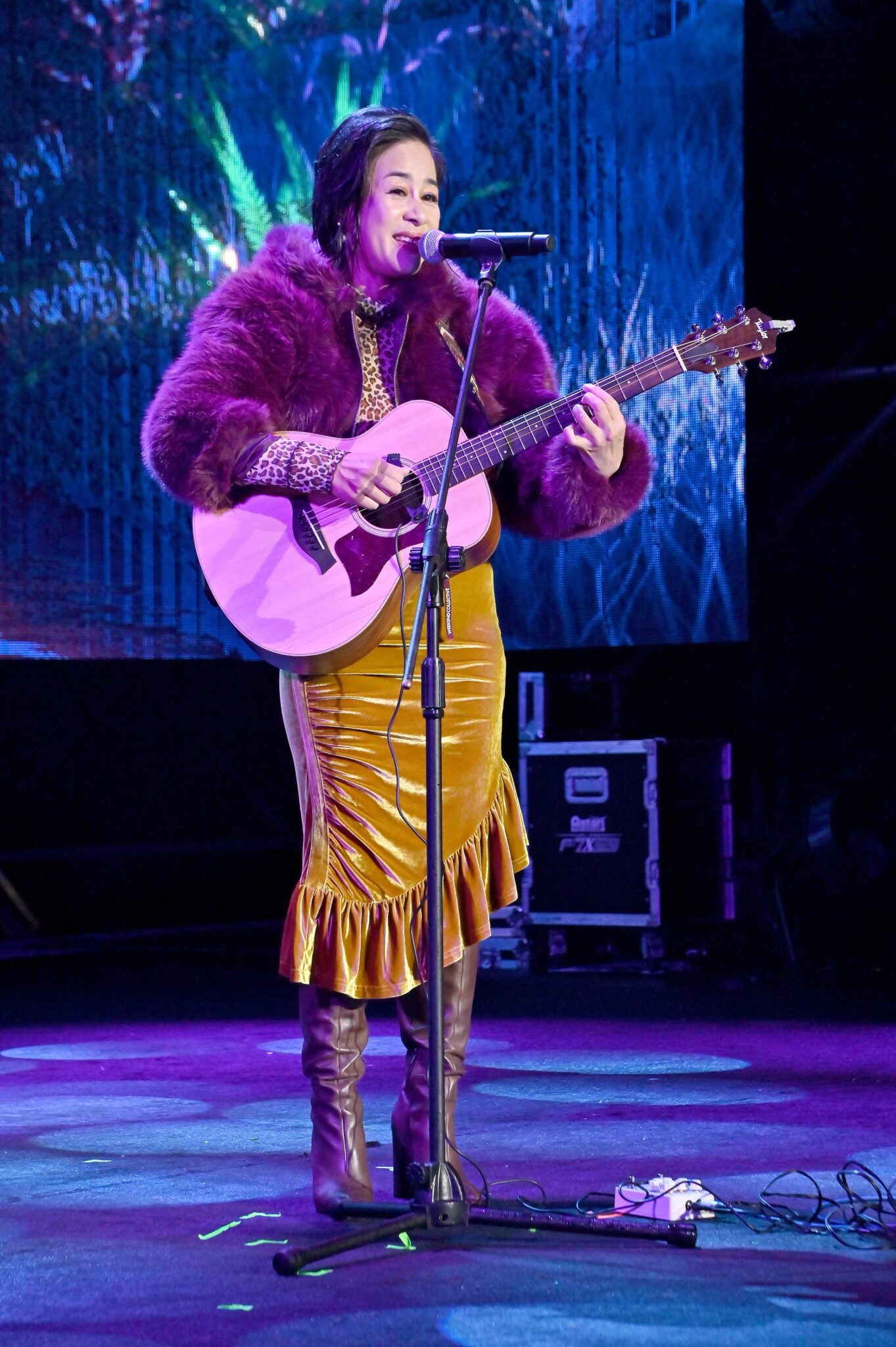 2025轉6 新北八里跨年晚會在寒冷飄雨中登場 民眾雨衣 雨傘依舊湧入八里河畔 2025轉6 新北八里跨年晚會在寒冷飄雨中登場 民眾雨衣 雨傘依舊湧入八里河畔