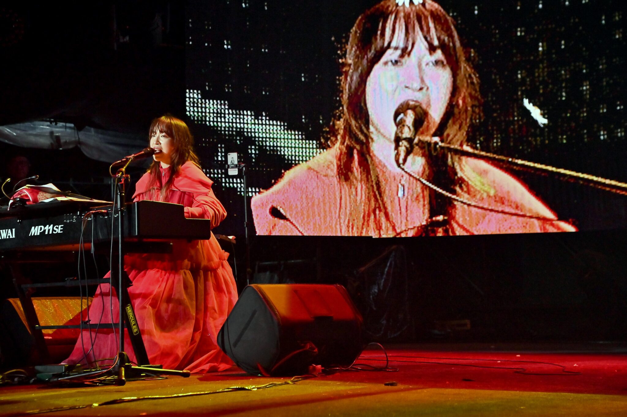 2025轉6 新北八里跨年晚會在寒冷飄雨中登場 民眾雨衣 雨傘依舊湧入八里河畔 2025轉6 新北八里跨年晚會在寒冷飄雨中登場 民眾雨衣 雨傘依舊湧入八里河畔