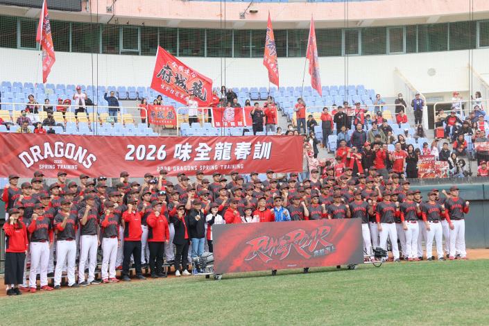 張麗善出席味全龍春訓勉勵球員 展現雲縣對棒球運動的全力支持與推動 張麗善縣長出席味全龍春訓勉勵球員 展現雲縣對棒球運動的全力支持與推動