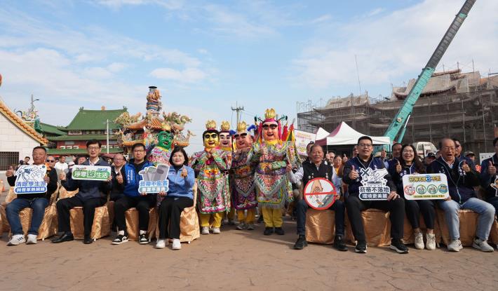 雲林環境清潔週全面啟動 鄉親淨全力作伙鬥陣清 縣長張麗善呼籲鄉親一同加入清潔行列,展現雲林最美好的城市風貌。