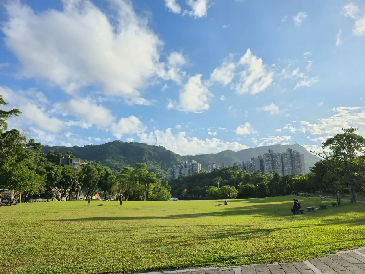 花信已至 南港公園梅花陸續綻放邀您共賞 花信已至 南港公園梅花陸續綻放邀您共賞