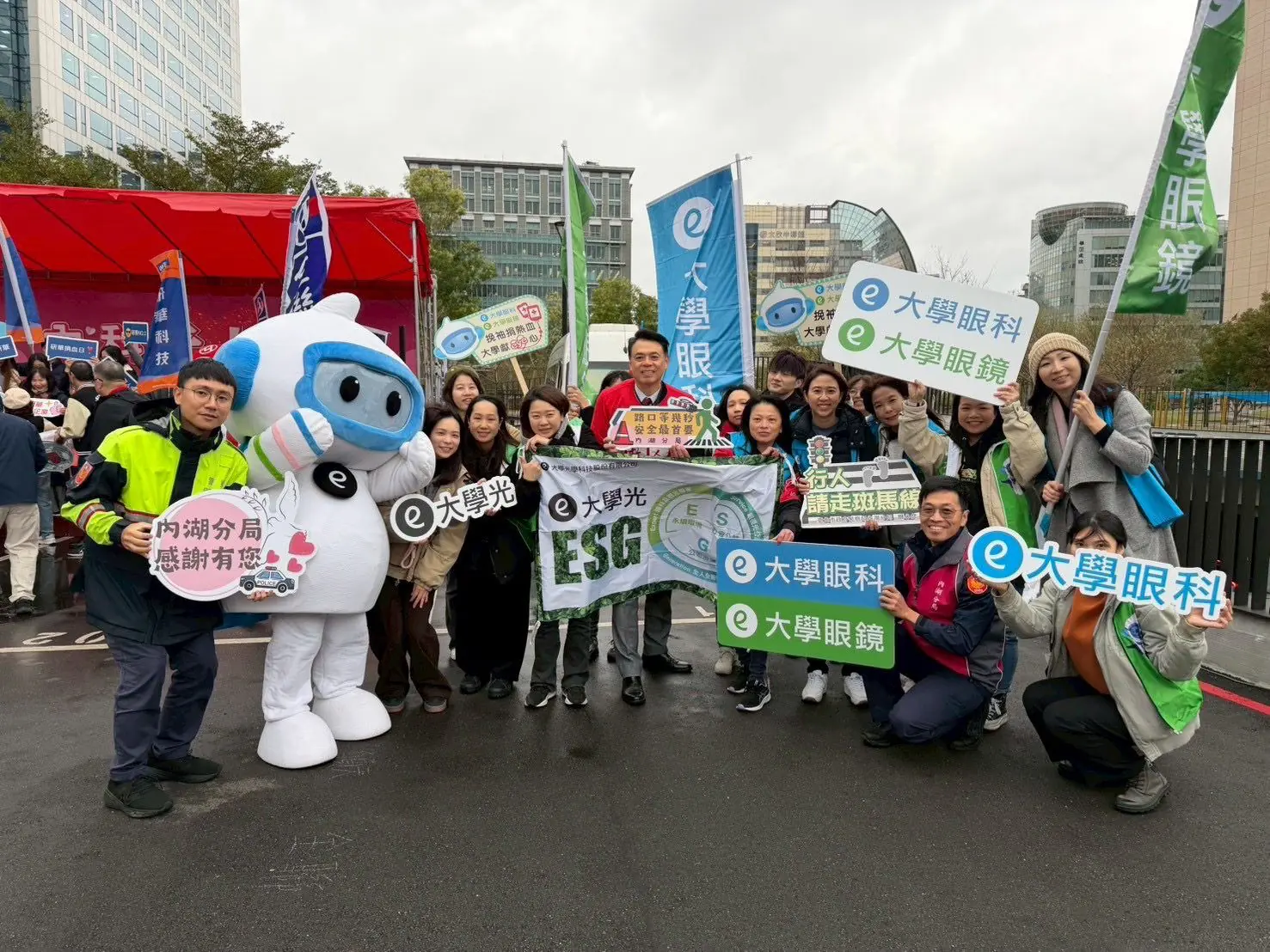 內湖警跨界出擊!捐血活動融入交通安全宣導 內湖警跨界出擊!捐血活動融入交通安全宣導