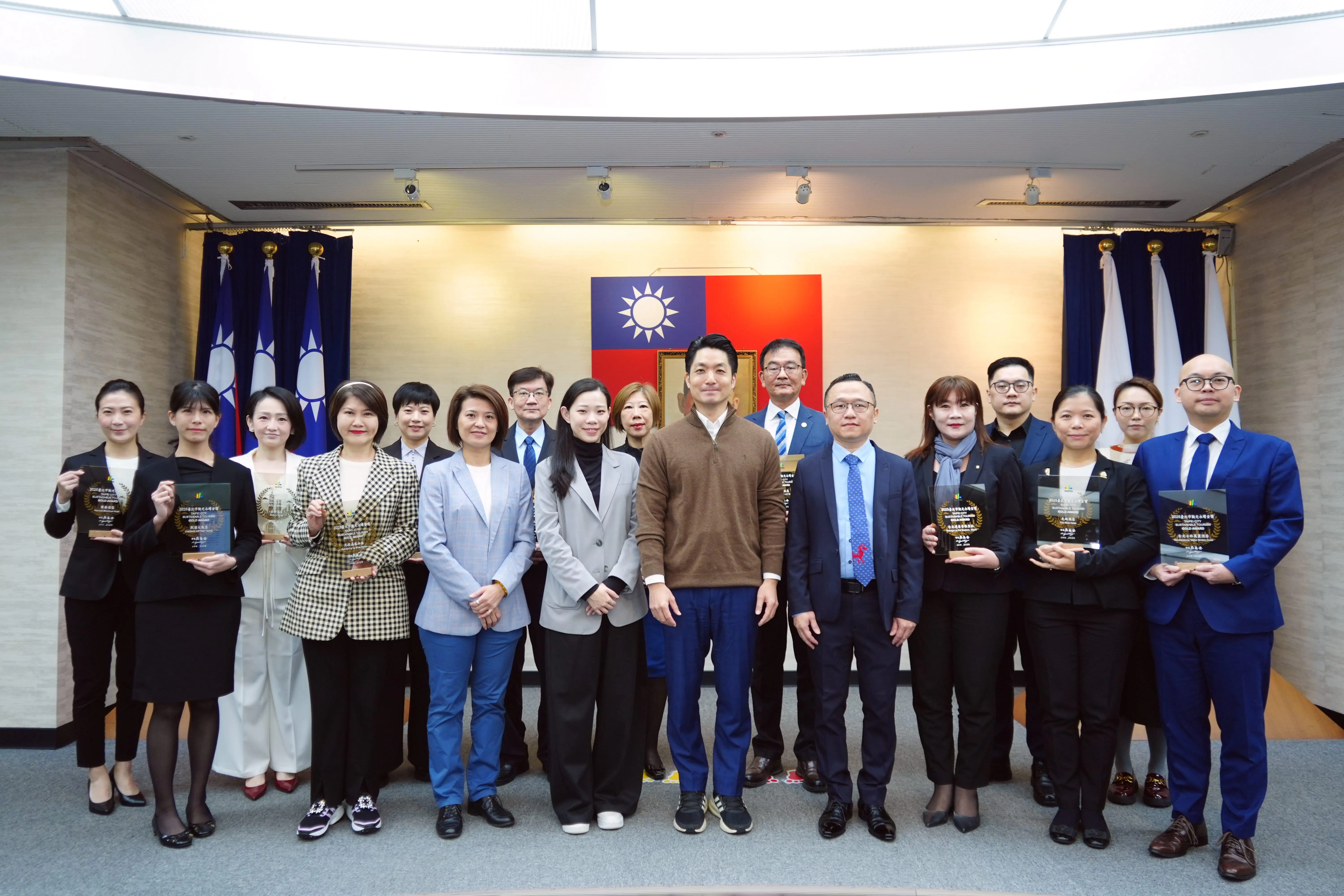 蔣萬安頒發台北觀光永續金獎　表揚13家旅館接軌國際、展現專業韌性