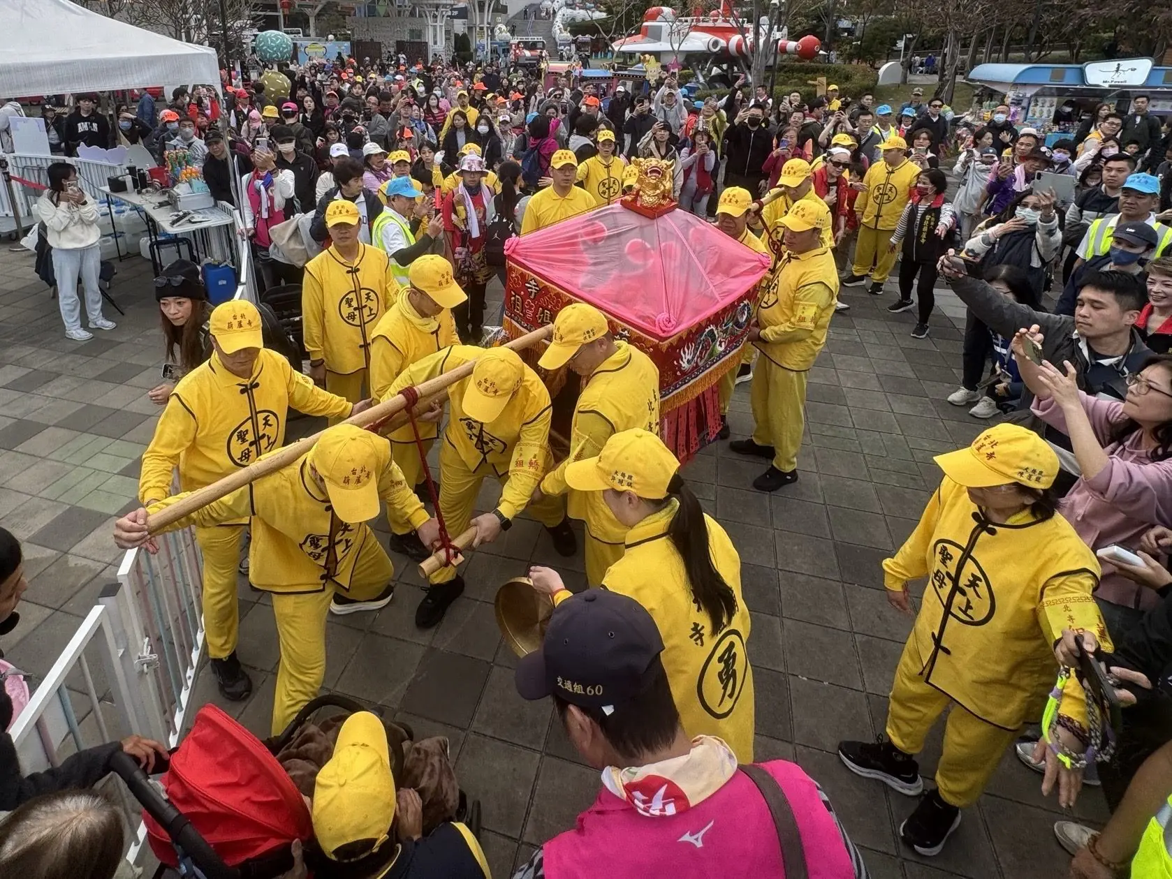白沙屯媽祖首入兒童新樂園！ 為親子遊客駐駕賜福