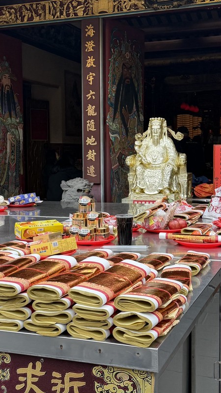 新年要從頭開始順!台灣人過年拜拜無極限 連髮膜都上桌? 新年要從頭開始順!台灣人過年拜拜無極限 連髮膜都上桌?