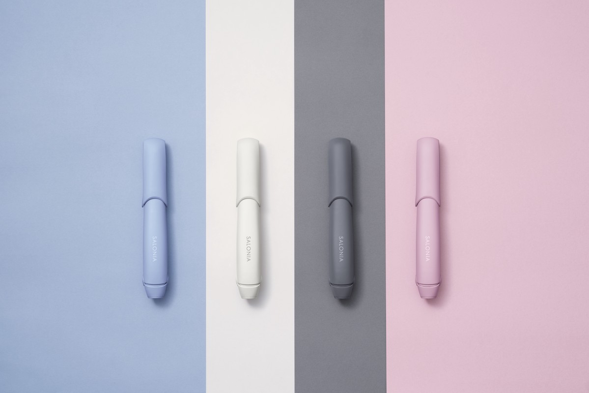 SALONIA推出可為手機充電的「無線離子夾」 12mm纖細緩衝面板 輕鬆打造理想瀏海 SALONIA推出可為手機充電的「無線離子夾」 12mm纖細緩衝面板 輕鬆打造理想瀏海