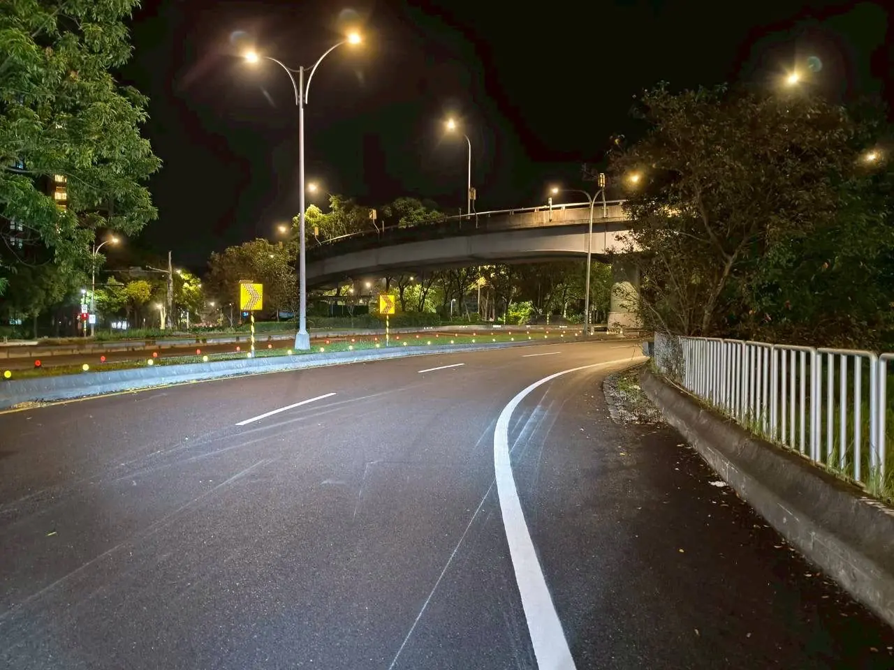 通往101更順暢 信義快速道路象山隧道南向路面煥然一新 通往101更順暢 信義快速道路象山隧道南向路面煥然一新