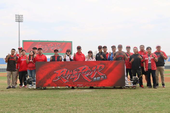 張麗善出席味全龍春訓勉勵球員 展現雲縣對棒球運動的全力支持與推動 今年新賽季口號「Run & Roar 奔龍而上」亮相