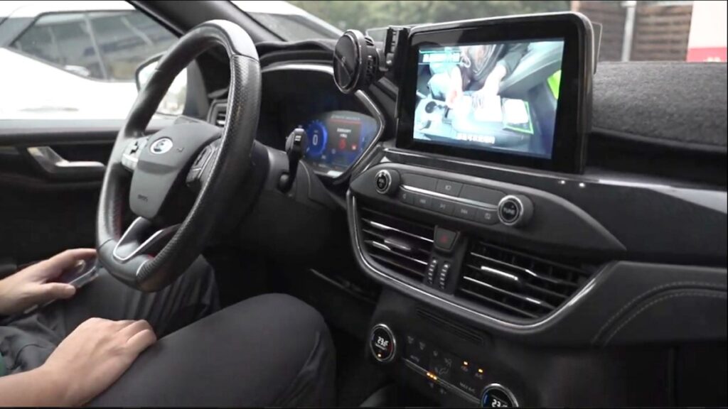 路瑞寶擴展車內影音整合 打造 Qi 2.0 智慧行車生態