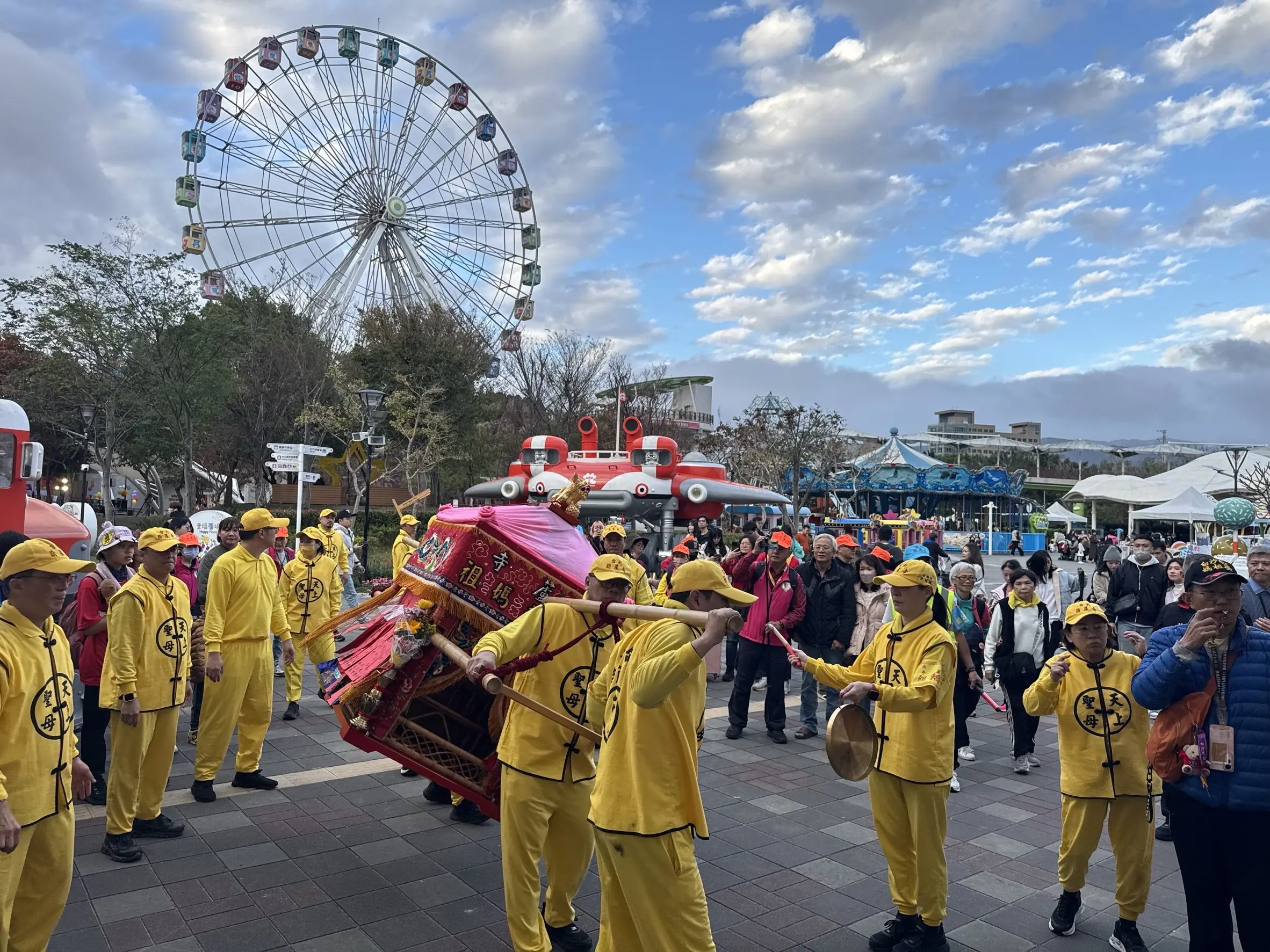 白沙屯媽祖首入兒童新樂園！ 為親子遊客駐駕賜福