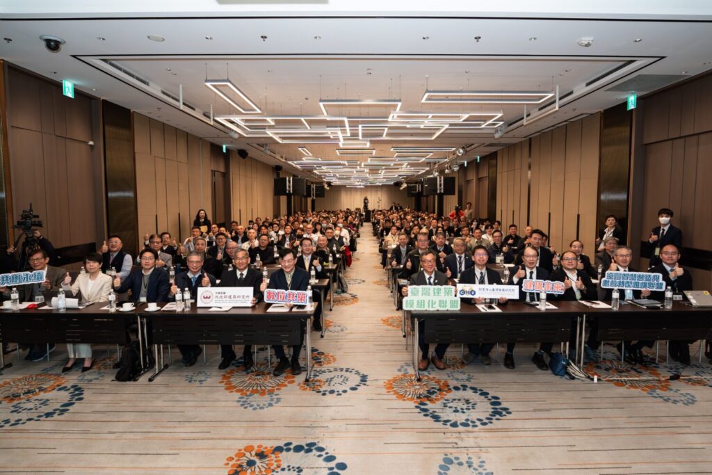 臺灣營建業邁向新里程碑「臺灣建築模組化與智慧營造」雙聯盟登場 臺灣建築模組化與智慧營造雙聯盟成立儀式,與會眾多產業夥伴共襄盛舉。(圖/內政部建築研究所提供)