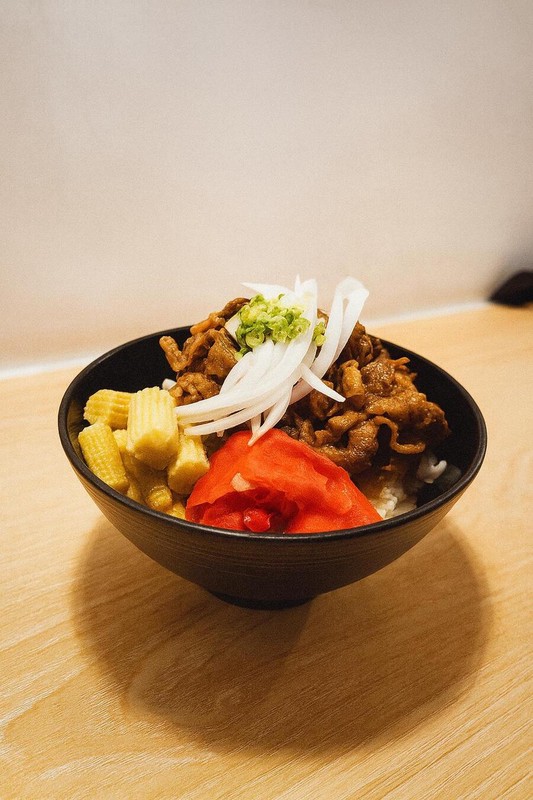 台中西區日式餐盒:用炙燒火候堆疊出一碗職人丼飯的層次! 台中西區日式餐盒:用炙燒火候堆疊出一碗職人丼飯的層次!