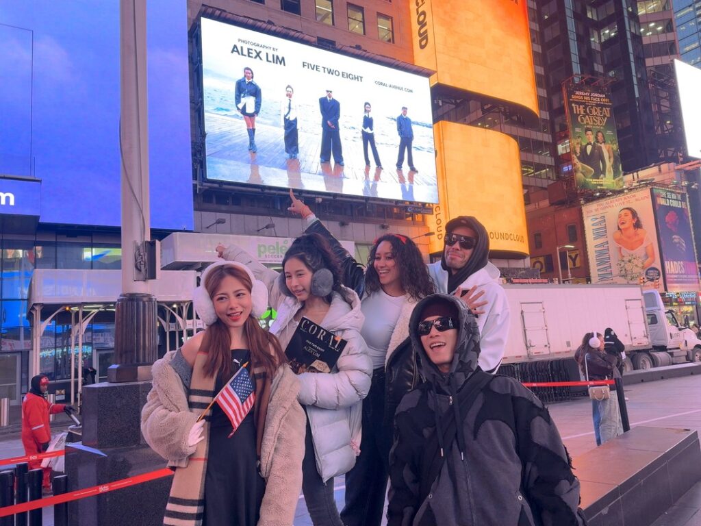 FIVE TWO EIGHT 五二八登上時代廣場 願在黑暗時代讓世界更理解愛 FIVE TWO EIGHT 五二八登上時代廣場 願在黑暗時代讓世界更理解愛