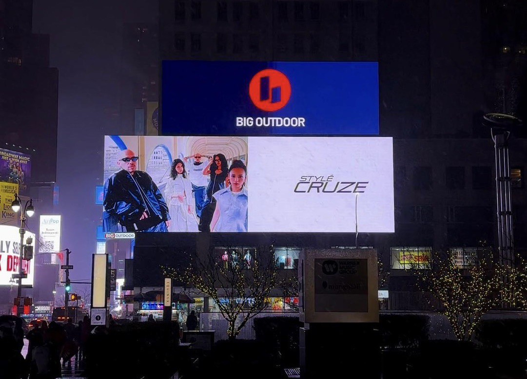 FIVE TWO EIGHT 五二八登上時代廣場 願在黑暗時代讓世界更理解愛 FIVE TWO EIGHT 五二八登上時代廣場 願在黑暗時代讓世界更理解愛