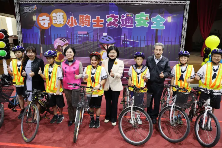雲林小騎士配備LED反光背心　張麗善縣長:朝天宮媽祖護佑　學童交通安全再升級
