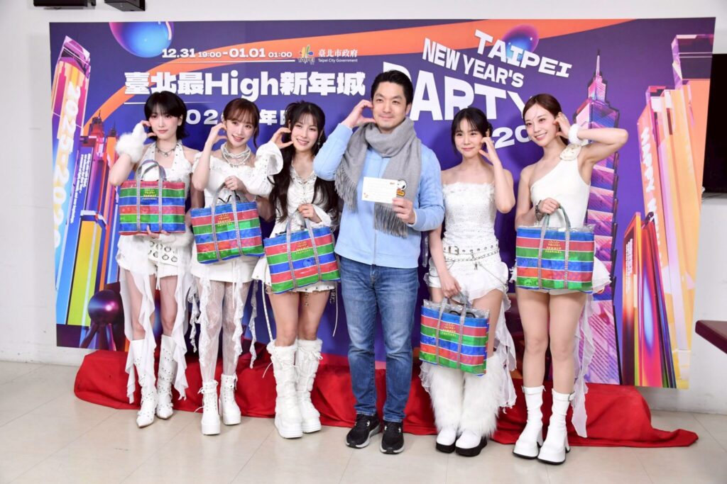 KARA助陣臺北跨年 蔣萬安與現場、線上民眾倒數迎新年 KARA助陣臺北跨年 蔣萬安與現場、線上民眾倒數迎新年