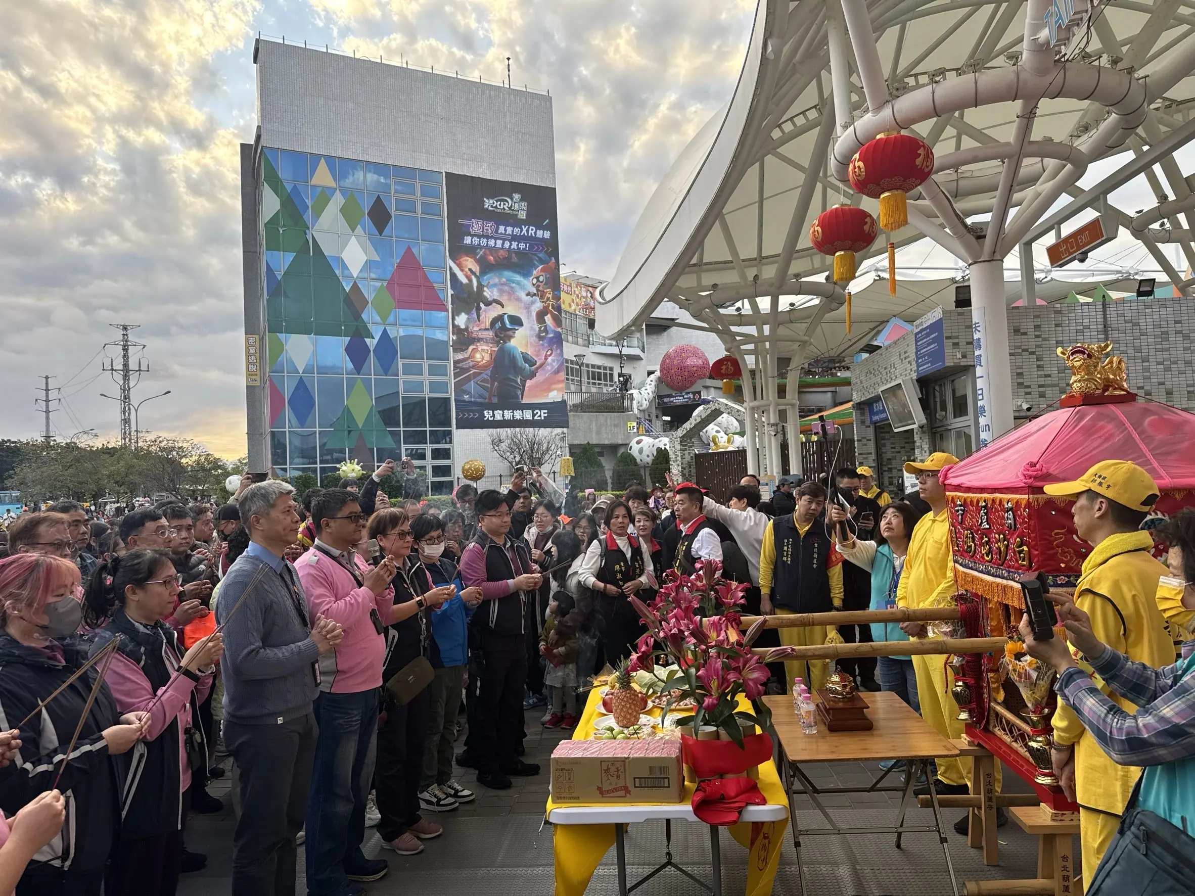 白沙屯媽祖首入兒童新樂園! 為親子遊客駐駕賜福 白沙屯媽祖首入兒童新樂園! 為親子遊客駐駕賜福