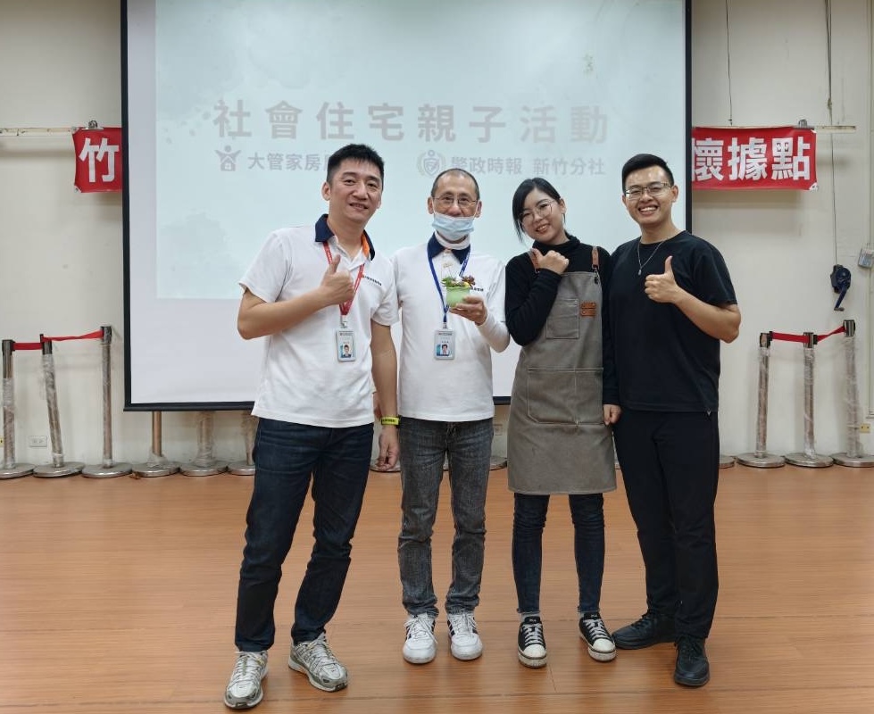 從「獎助學金到手作療癒」社宅打造有溫度的生活場域 新竹縣市大管家房屋管理兩位店長與活動講師合影留念,攜手推動「社會住宅親子多肉植物組盆DIY」活動,透過專業引導與用心陪伴,為社會住宅家庭打造溫暖共學的生活體驗。(圖/記者張家燁翻攝)