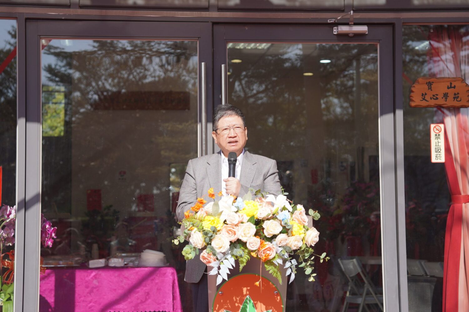 「強化指揮調度效能」新竹縣消防局第四大隊揭牌啟用 新竹縣長楊文科於消防局第四大隊揭牌典禮中致詞表示,成立第四大隊是因應科學園區高風險特性的重要布局,期盼透過超前部署,全面提升防救災量能,守護縣民生命財產安全。(圖/記者張家燁翻攝)