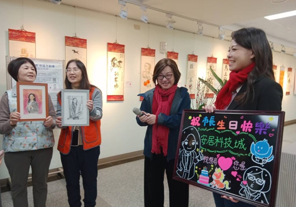 竹市稅務宣導舉辦「馬上幸福送春聯」邀高虹安市長與民眾共享年味