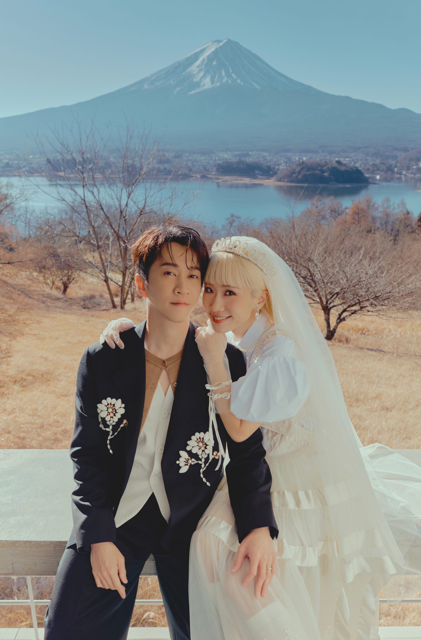 陳漢典 LULU夫妻喜帖藏幸福寓意 日本富士山見證下頂豔陽拍婚紗 陳漢典 LULU夫妻喜帖藏幸福寓意 日本富士山見證下頂豔陽拍婚紗