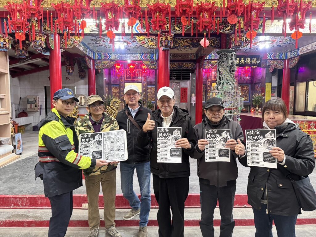 「歲末防竊不鬆懈」 警方走入社區加強防竊宣導 八斗子分駐所於轄內進行防竊宣導。(圖/記者薛秀蓮 翻攝)