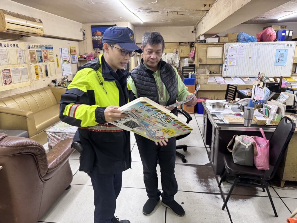 「歲末防竊不鬆懈」 警方走入社區加強防竊宣導 「歲末防竊不鬆懈」 警方走入社區加強防竊宣導