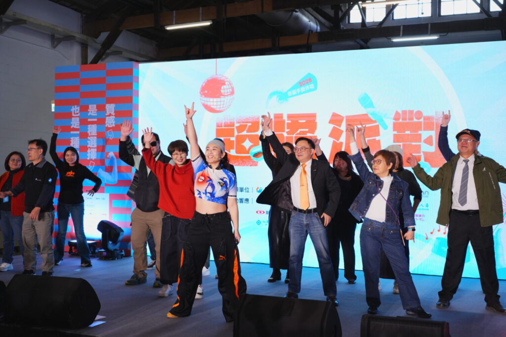 把握第二天精彩活動!「超橘派對」首日千人到場 展覽、演唱、闖關抽獎等你來 「Super Orange超橘派對」串聯展覽、講座、表演及互動體驗,邀請橘世代探索人生下半場的無限可能。(圖/主辦單位提供)