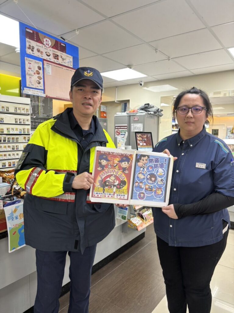 人潮增加防竊不鬆懈 「基二警」提醒民眾提高警覺 警方於轄內各社區、宮廟進行防竊宣導。(圖/記者薛秀蓮 翻攝)