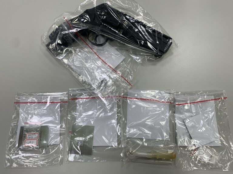 毒駕男拒檢狂逃　龜山警圍捕起獲安非他命、鎮暴槍