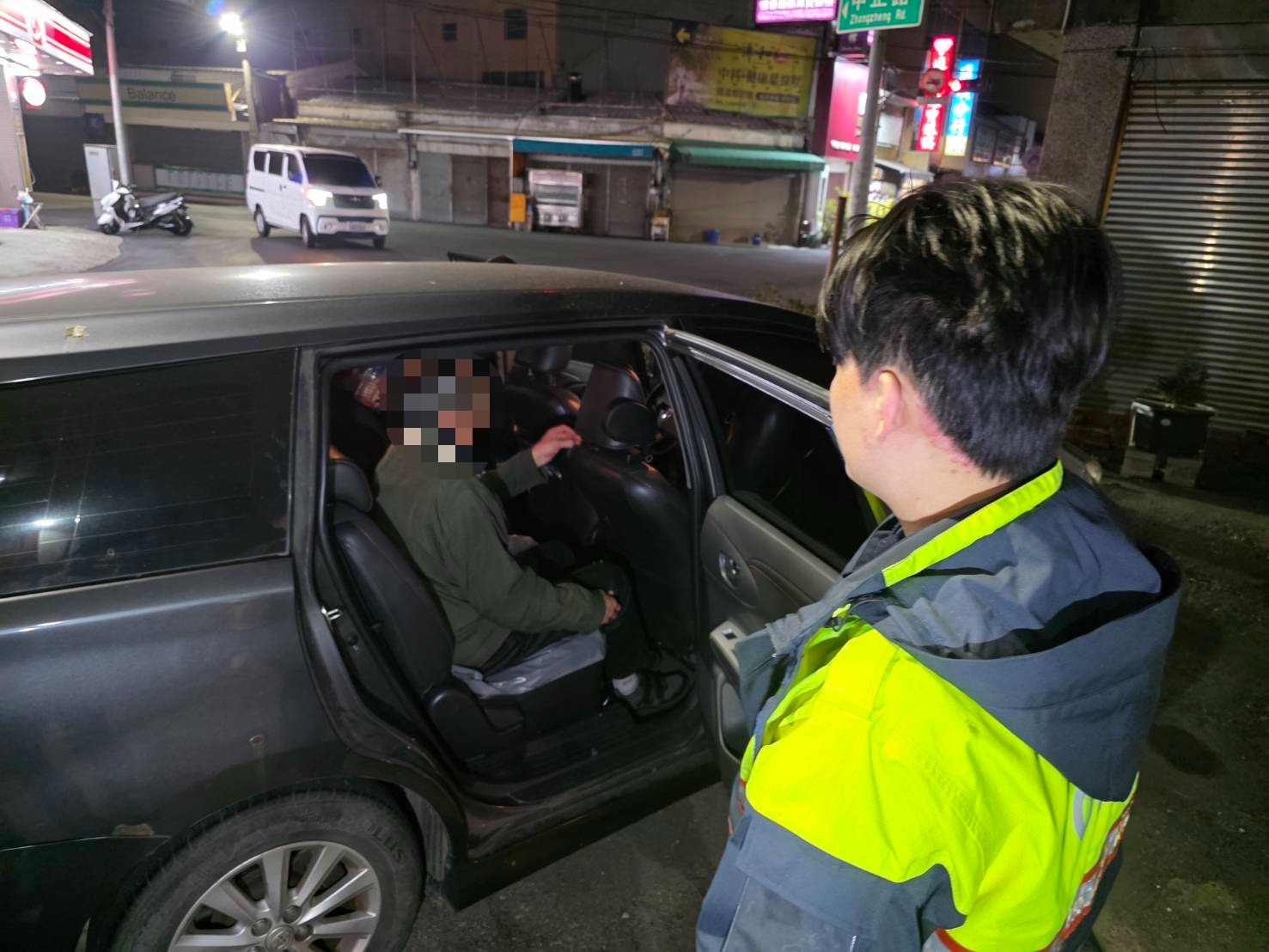 一句「雅潭路」露端倪　衛兵通報警助迷途翁脫險