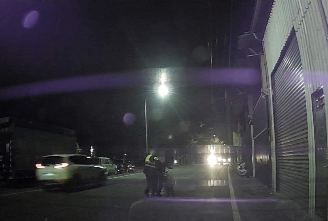 一句「雅潭路」露端倪 衛兵通報警助迷途翁脫險 一句「雅潭路」露端倪 衛兵通報警助迷途翁脫險